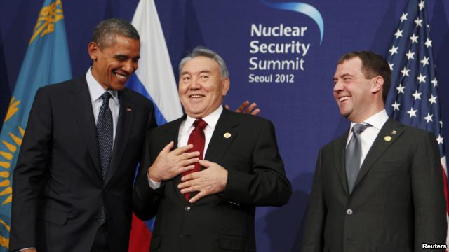 “Мәз болады болысың, арқаға ұлық қаққанға”