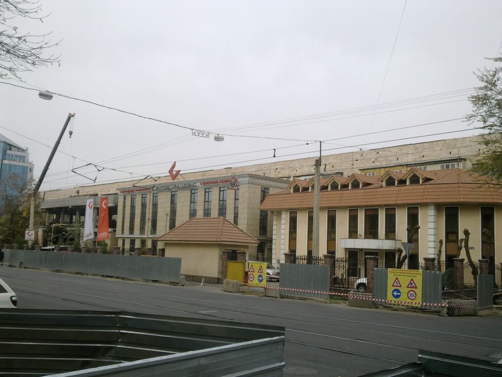 Қалай болса солай салынған ғимараттар