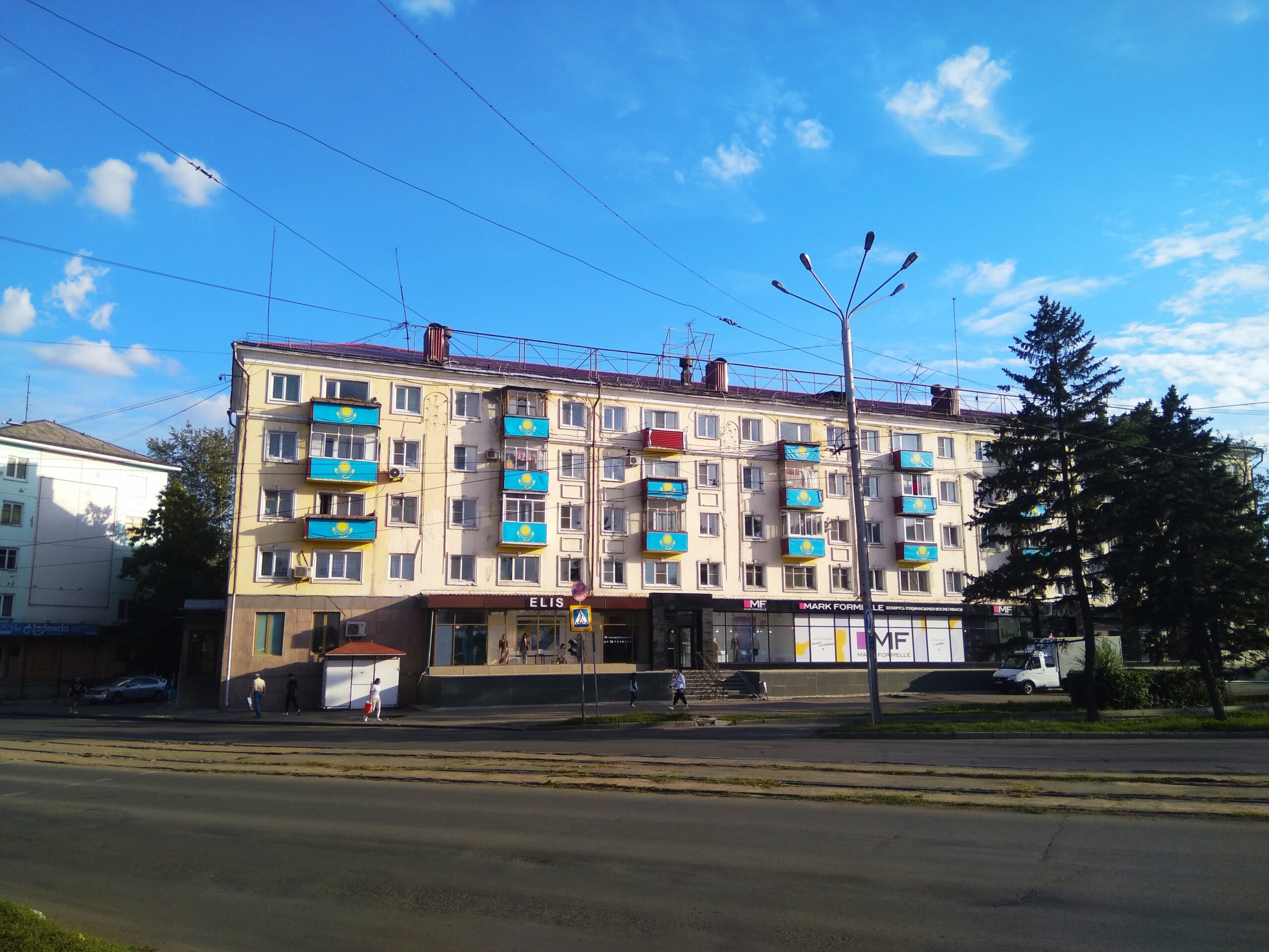 По обе стороны Ульбинского моста