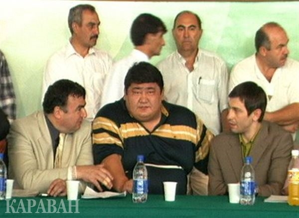 С такими “братьями” и кровников не надо