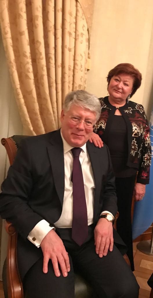 Жена резидента, или Шатенка из Пекина